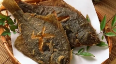 Decât hrănirea unei pisici cu un cookie bolnav